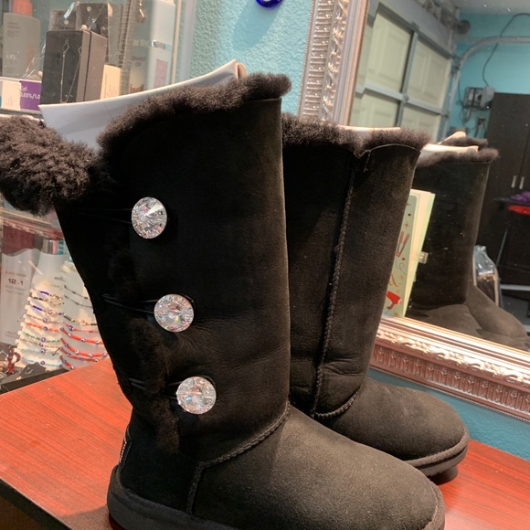 UGG 3 bling buttons boots. Size 7 - Picture 3 of 10